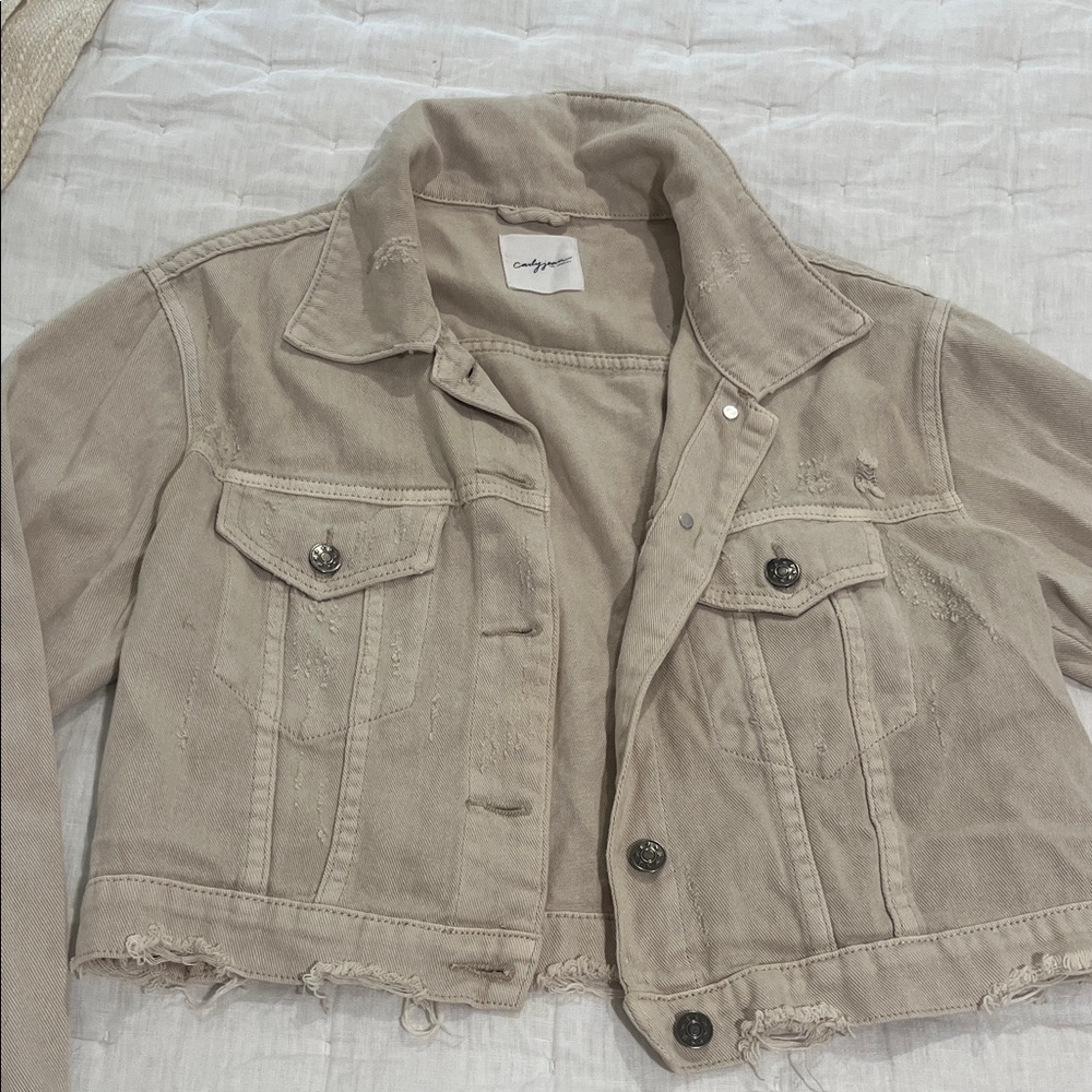 Cropped Distressed Women's Jacket - Beige